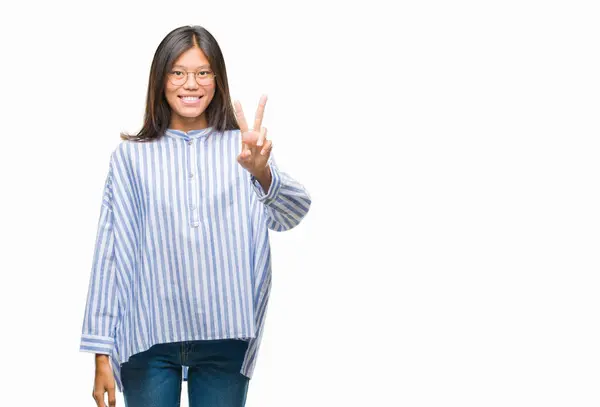 Jovem Mulher Asiática Sobre Fundo Isolado Sorrindo Com Rosto Feliz — Fotografia de Stock