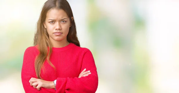 Junge Schöne Brünette Frau Rotem Winterpullover Über Isoliertem Hintergrund Skeptisch — Stockfoto