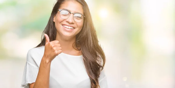 Joven Mujer Árabe Hermosa Con Gafas Sobre Fondo Aislado Haciendo —  Fotos de Stock