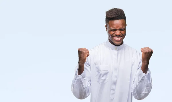 Homem Africano Árabe Jovem Vestindo Djellaba Tradicional Sobre Fundo Isolado — Fotografia de Stock