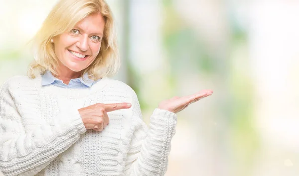 Blonde Vrouw Van Middelbare Leeftijd Winter Trui Dragen Geïsoleerde Achtergrond — Stockfoto