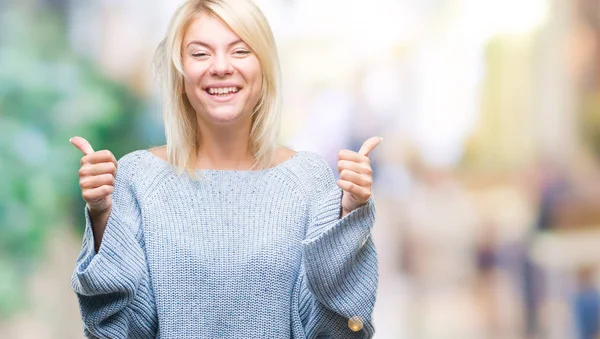 Mujer Rubia Hermosa Joven Con Suéter Invierno Sobre Signo Éxito — Foto de Stock