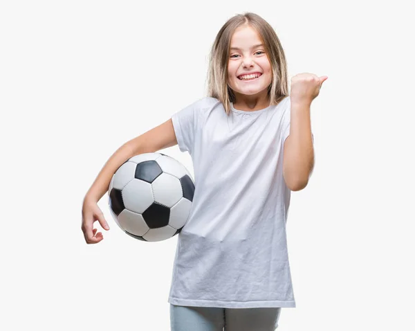 Молодая Красивая Девушка Держит Футбольный Мяч Изолированном Фоне Кричать Гордо — стоковое фото