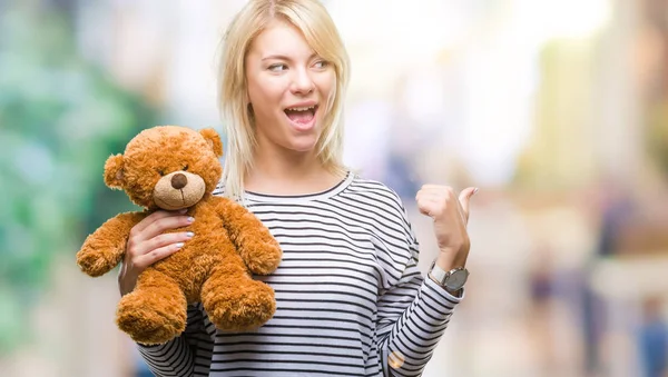 Jonge Mooie Blonde Vrouw Die Houdt Van Teddybeer Pluche Geïsoleerde — Stockfoto