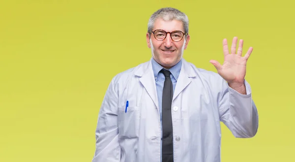 Schöner Oberarzt Wissenschaftler Professioneller Mann Trägt Weißen Mantel Über Isoliertem — Stockfoto
