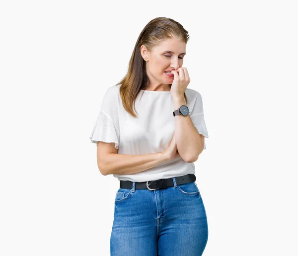 Idade Média Mulher Bonita Madura Sobre Fundo Isolado Olhando Estressado — Fotografia de Stock