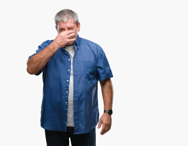 Hombre Mayor Guapo Sobre Fondo Aislado Oliendo Algo Apestoso Asqueroso —  Fotos de Stock