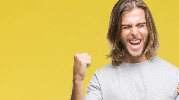 Joven Hombre Guapo Con Pelo Largo Sobre Fondo Aislado Muy —  Fotos de Stock