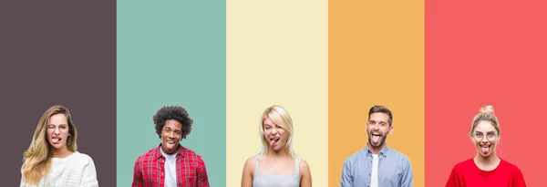 舌を付着カラフルなビンテージ分離背景に若者のグループのコラージュを面白い表現に満足 感情の概念 — ストック写真