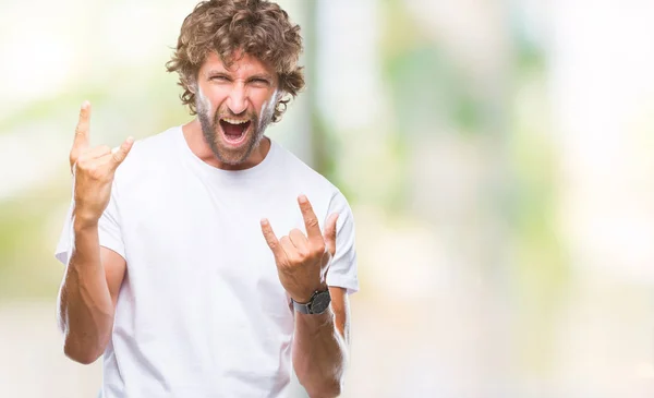 Bonito Homem Modelo Hispânico Sobre Fundo Isolado Gritando Com Expressão — Fotografia de Stock