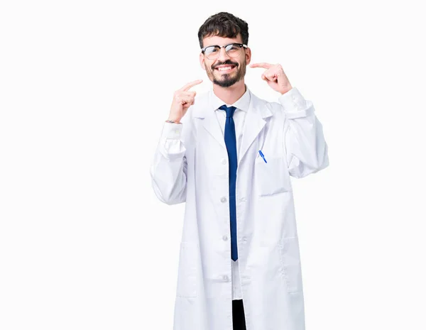 Jeune Scientifique Professionnel Homme Vêtu Manteau Blanc Sur Fond Isolé — Photo