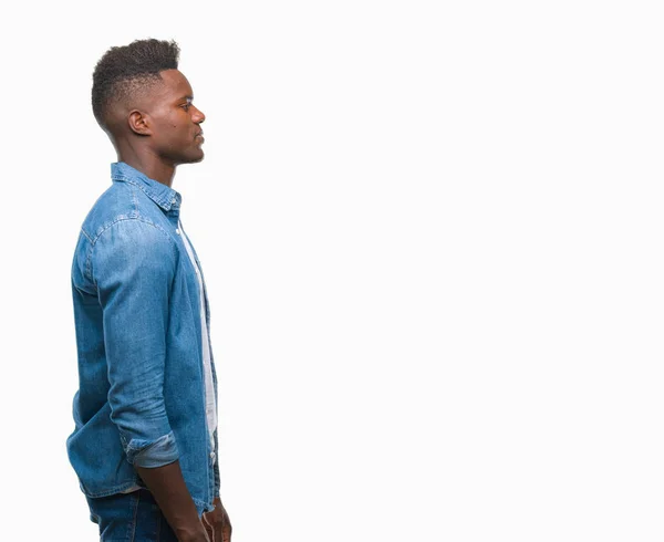 Молодий Афроамериканець Людиною Над Ізольованих Фону Дивлячись Бік Розслабитися Профіль — стокове фото
