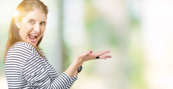 Middelbare Leeftijd Volwassen Mooie Vrouw Dragen Strepen Winter Trui Geïsoleerde — Stockfoto