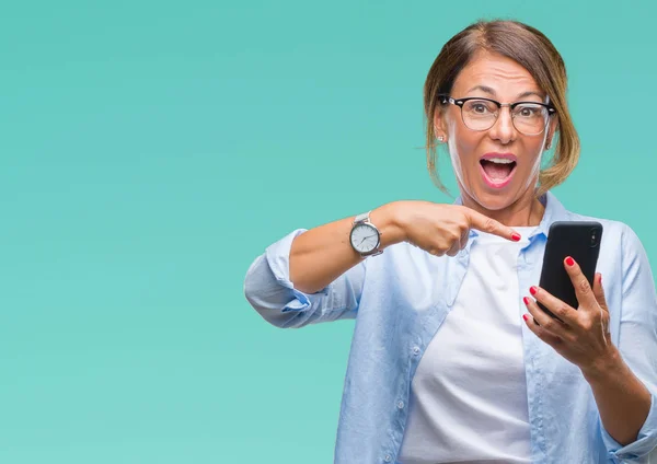 Donna Anziana Mezza Età Sms Invio Messaggi Utilizzando Smartphone Sfondo — Foto Stock