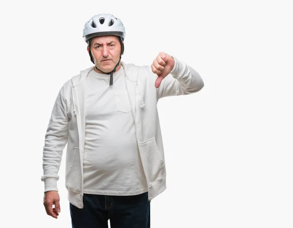 Bel Homme Cycliste Senior Portant Casque Vélo Sur Fond Isolé — Photo