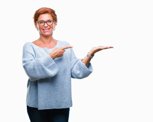 Atractiva Mujer Pelirroja Caucásica Senior Con Gafas Sobre Fondo Aislado — Foto de Stock