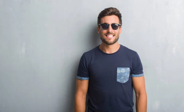 gafas de sol hombre joven