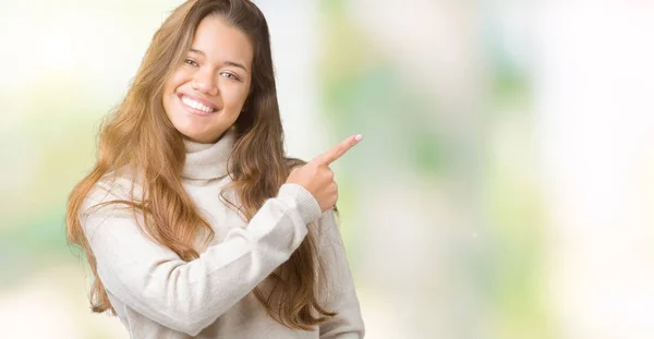 Junge Schöne Brünette Frau Trägt Rollkragenpullover Über Isoliertem Hintergrund Fröhlich — Stockfoto