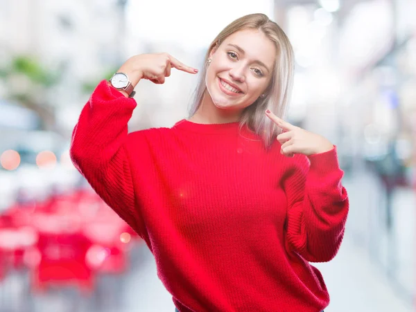 Mladá Blond Žena Nosí Zimní Svetr Izolované Pozadí Úsměvem Sebevědomá — Stock fotografie