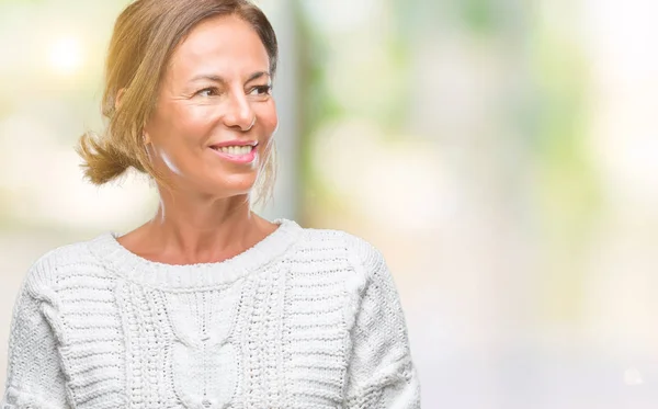 Donna Ispanica Anziana Mezza Età Che Indossa Maglione Invernale Sfondo — Foto Stock