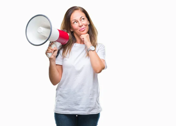 Hispanische Frau Mittleren Alters Schreit Durch Megafon Über Isolierten Hintergrund — Stockfoto