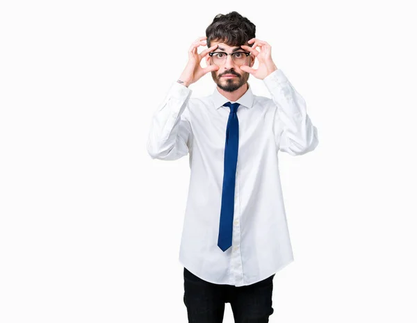 Joven Hombre Negocios Guapo Con Gafas Sobre Fondo Aislado Tratando — Foto de Stock