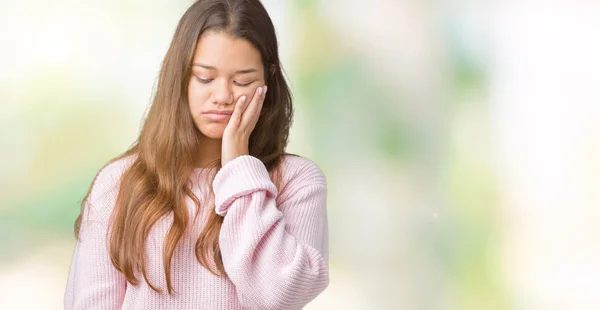 Joven Hermosa Morena Vistiendo Suéter Invierno Rosa Sobre Fondo Aislado —  Fotos de Stock