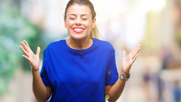 Mujer Hermosa Joven Vistiendo Casual Camiseta Azul Sobre Fondo Aislado —  Fotos de Stock