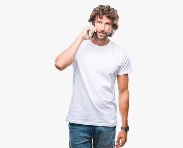 Bello Ispanico Uomo Modello Parlando Smartphone Sfondo Isolato Con Volto — Foto Stock