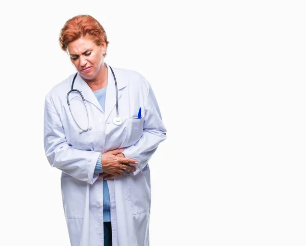 Mujer Médica Caucásica Mayor Con Uniforme Médico Sobre Fondo Aislado — Foto de Stock