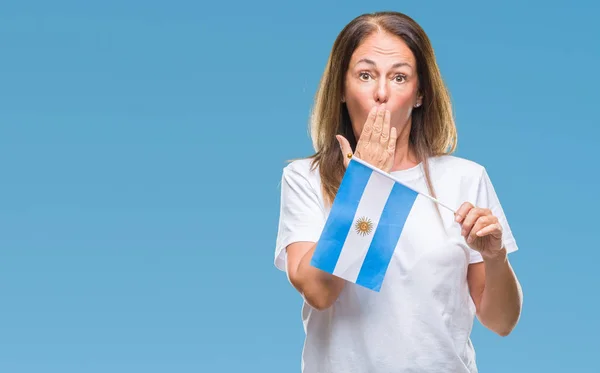 Medelåldern Spansktalande Kvinna Hålla Flagga Argentina Över Isolerade Bakgrund Täcker — Stockfoto