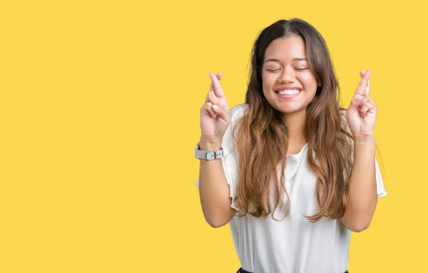 Jovem Mulher Negócios Bonita Morena Sobre Fundo Isolado Sorrindo Cruzando — Fotografia de Stock