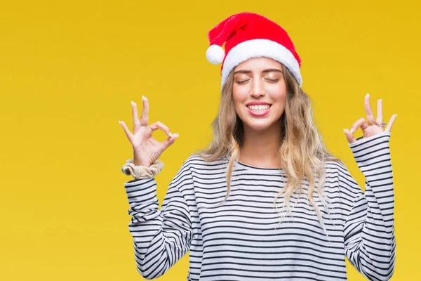 Güzel Sarışın Genç Kadın Giyen Noel Şapka Izole Arka Plan — Stok fotoğraf