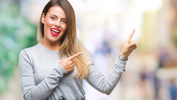 Mooie Jongeren Zakenvrouw Geïsoleerde Achtergrond Glimlachen Kijken Naar Camera Met — Stockfoto