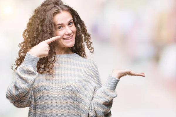 Hermosa Morena Pelo Rizado Chica Joven Con Suéter Invierno Sobre — Foto de Stock