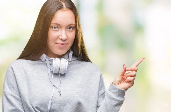 Νεαρός Φοιτητής Όμορφο Καυκάσιος Γυναίκα Που Φοράει Ακουστικά Πέρα Από — Φωτογραφία Αρχείου