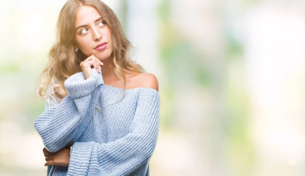 Linda Jovem Loira Vestindo Camisola Inverno Sobre Fundo Isolado Com — Fotografia de Stock