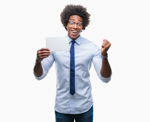 Hombre Afroamericano Sosteniendo Tarjeta Blanco Sobre Fondo Aislado Muy Feliz —  Fotos de Stock