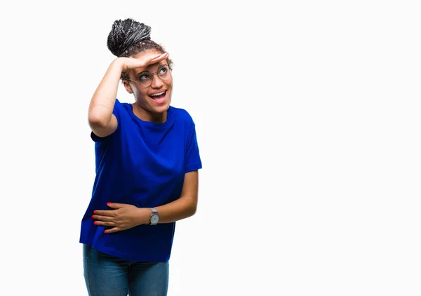 Молодая Косичка Африканская Американка Очках Изолированном Фоне Счастливая Улыбающаяся Глядя — стоковое фото