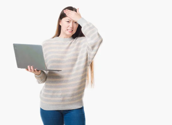Young Chinese Woman Isolated Background Using Computer Laptop Stressed Hand — Stock Photo, Image