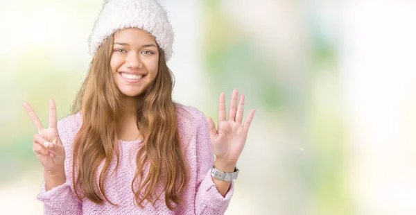 Giovane Bella Donna Bruna Che Indossa Maglione Cappello Invernale Sfondo — Foto Stock