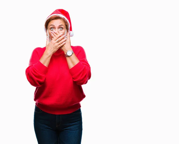 Attractief Senior Kaukasische Roodharige Vrouw Met Kerst Hoed Geïsoleerde Achtergrond — Stockfoto