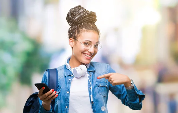 Genç Örgülü Saç Afro Amerikan Öğrenci Kız Kendisi Için Sürpriz — Stok fotoğraf