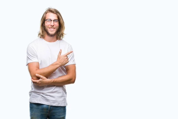 Junger Gutaussehender Mann Mit Langen Haaren Brille Über Isoliertem Hintergrund — Stockfoto