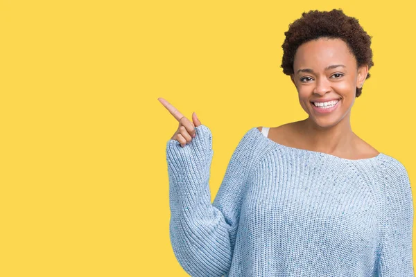 Jovem Mulher Americana Africana Bonita Vestindo Uma Camisola Sobre Fundo — Fotografia de Stock