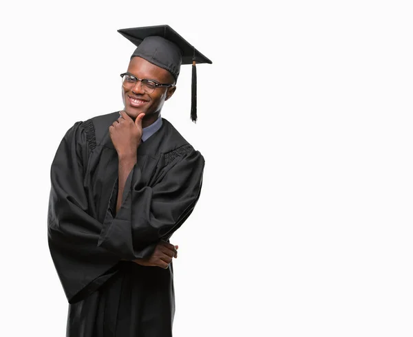 Young Studeerde Aan Afro Amerikaanse Man Geïsoleerde Achtergrond Zoek Vertrouwen — Stockfoto