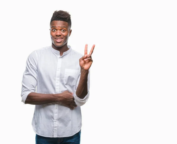 Молодий Афроамериканець Людиною Над Ізольованих Фон Посміхається Щасливим Обличчям Підморгування — стокове фото