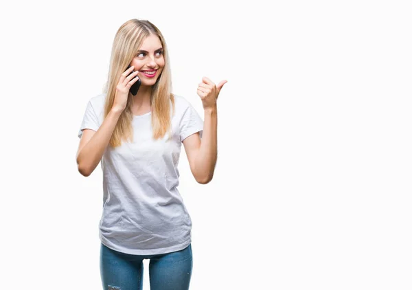 Unga Vackra Blonda Kvinnan Talar Med Smartphone Isolerade Bakgrund Mycket — Stockfoto