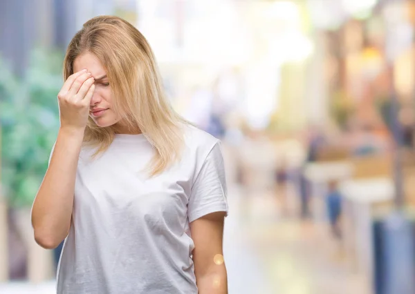 Young Caucasian Woman Isolated Background Tired Rubbing Nose Eyes Feeling — Stock Photo, Image