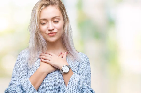 Mladá Blond Žena Nosí Zimní Svetr Izolované Pozadí Úsměvem Ruce — Stock fotografie